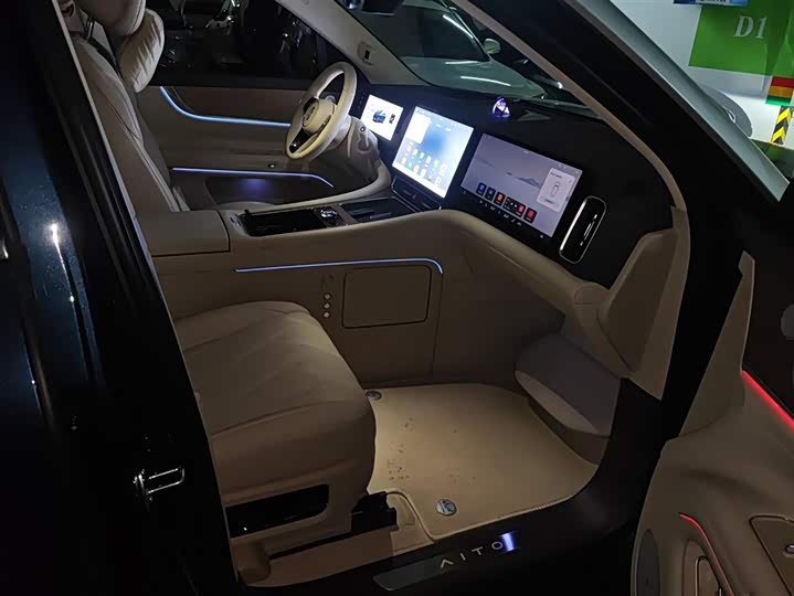 Aito M9 2025 2025款 纯电 Ultra版 100kWh 5座版