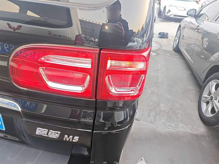 Dongfeng Forthing Lingzhi M5 2023 2023款 M5L 1.6L 基本型 7座