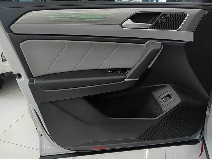 Volkswagen Tayron 2024 2024款 330TSI 两驱R-Line高能版