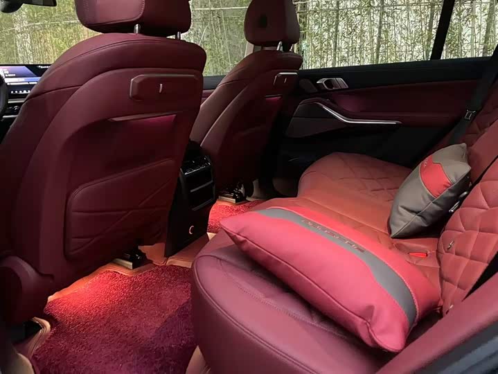 BMW X5 2025 2025款 xDrive 30Li 尊享型M运动曜夜套装