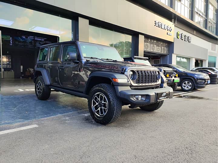 Jeep Wrangler 2024 2024款 2.0T 罗宾汉四门版