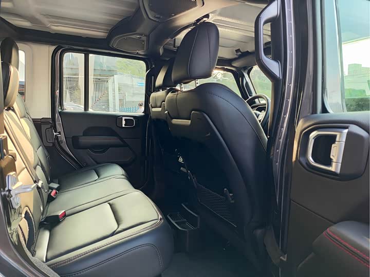 Jeep Wrangler 2024 2024款 2.0T 罗宾汉四门版