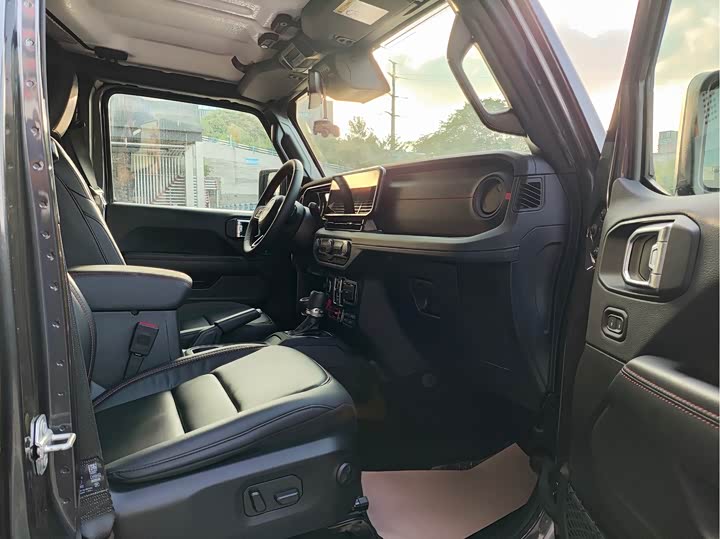 Jeep Wrangler 2024 2024款 2.0T 罗宾汉四门版