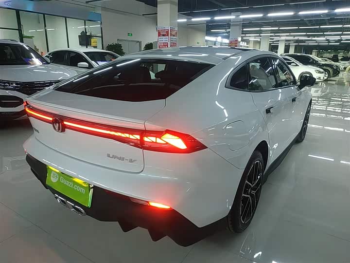 Changan UNI-V Hybrid 2024 2024款 蓝鲸智电iDD 136km 智酷型