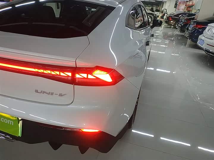 Changan UNI-V Hybrid 2024 2024款 蓝鲸智电iDD 136km 智酷型