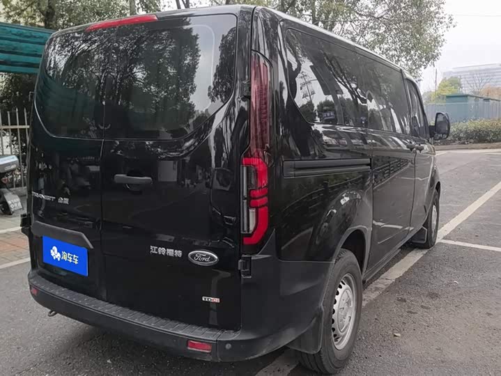 Ford Transit 2023 2023款 2.0T柴油自动多功能商用车短轴低顶5/6座