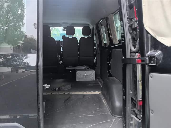 Ford Transit 2023 2023款 2.0T柴油自动多功能商用车短轴低顶5/6座