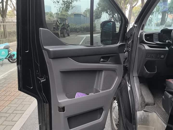 Ford Transit 2023 2023款 2.0T柴油自动多功能商用车短轴低顶5/6座