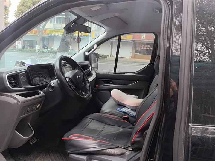 Ford Transit 2023 2023款 2.0T柴油自动多功能商用车短轴低顶5/6座