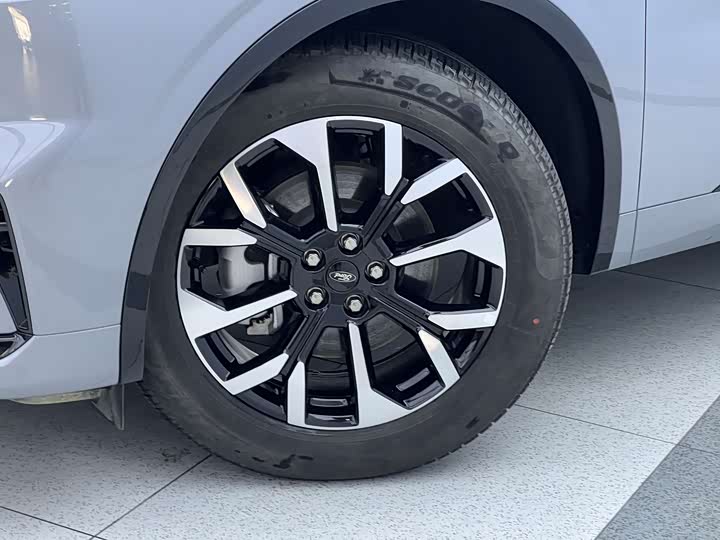 Ford Edge 2025 2025款 锐界L 2.0T EcoBoost E混动四驱七座至尊型