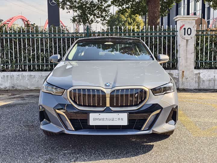 BMW i5 2024 2024款 eDrive 35L M运动套装