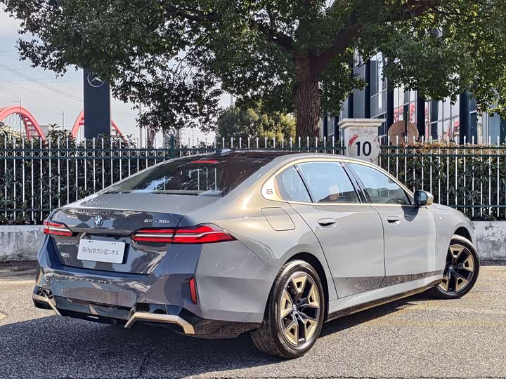 BMW i5 2024 2024款 eDrive 35L M运动套装