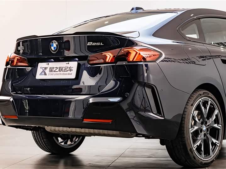 BMW 2 Series 2025 2025款 225L M运动曜夜套装