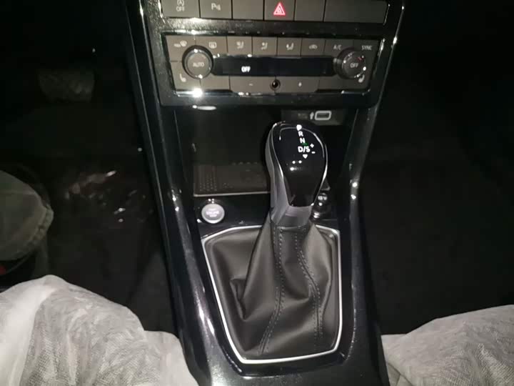 Volkswagen Tharu 2026 2026款 新锐 300TSI 锐享版