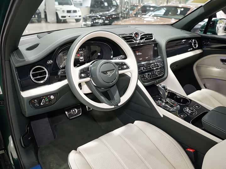 Bentley Bentayga 2023 2023款 4.0T V8 长轴距雅度版