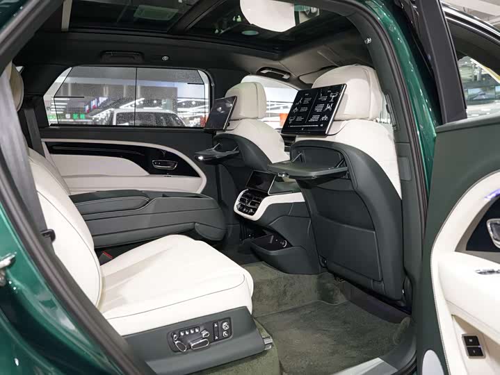 Bentley Bentayga 2023 2023款 4.0T V8 长轴距雅度版