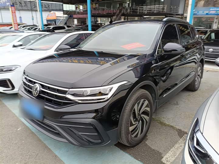 Volkswagen Tiguan L Pro 2025 2025款 出众款 300TSI 自动两驱龙腾版