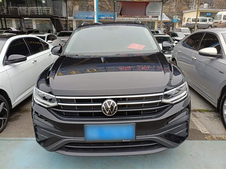 Volkswagen Tiguan L Pro 2025 2025款 出众款 300TSI 自动两驱龙腾版
