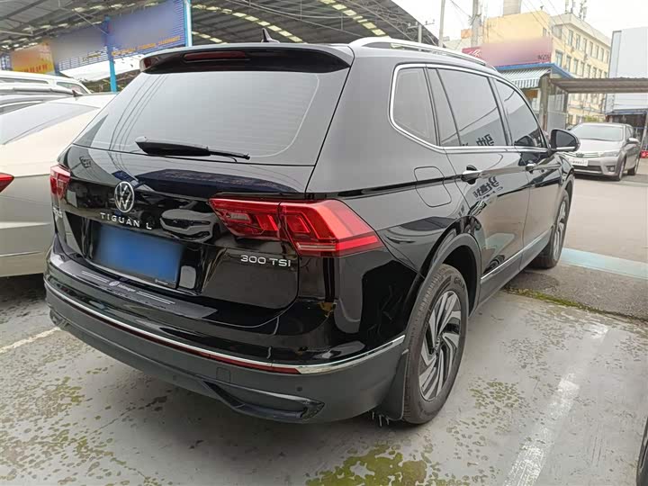 Volkswagen Tiguan L Pro 2025 2025款 出众款 300TSI 自动两驱龙腾版