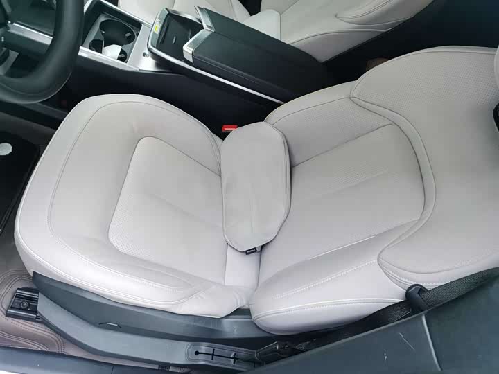 HiPhi Y 2023 2023款 810km 长续航版