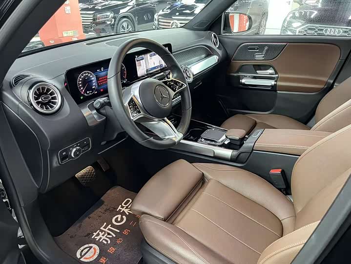 Mercedes-Benz GLB-Class 2025 2025款 GLB 220 时尚型