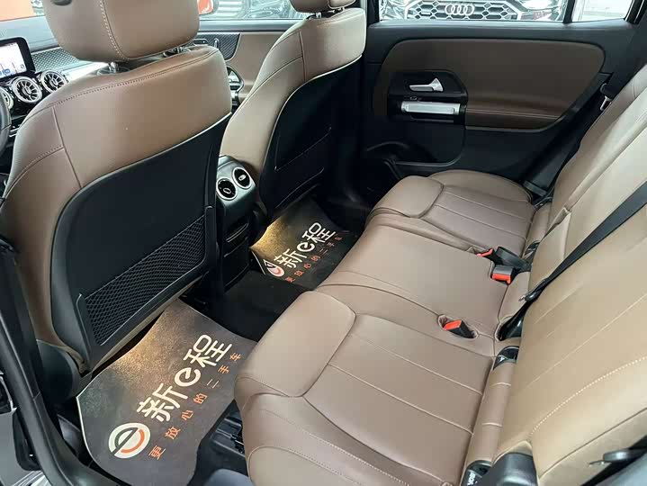 Mercedes-Benz GLB-Class 2025 2025款 GLB 220 时尚型