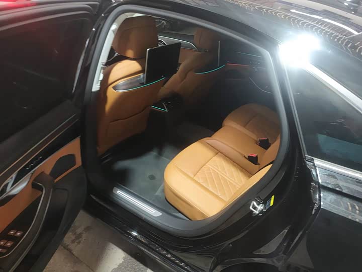 Audi A8 2024 2024款 A8L 55 TFSI quattro 旗舰型