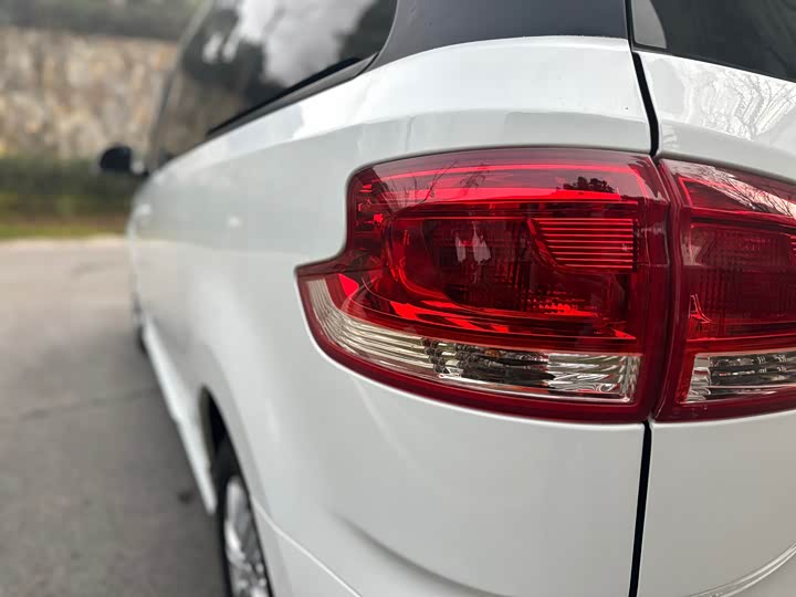 Maxus G10 2021 2021款 2.0T 自动精英版 汽油 7座