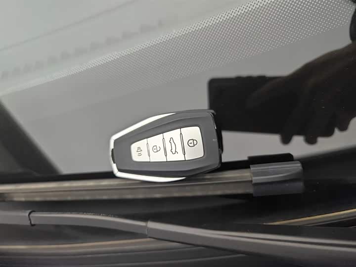 Geely Emgrand 2025 2025款 第4代 1.5L CVT尊贵型