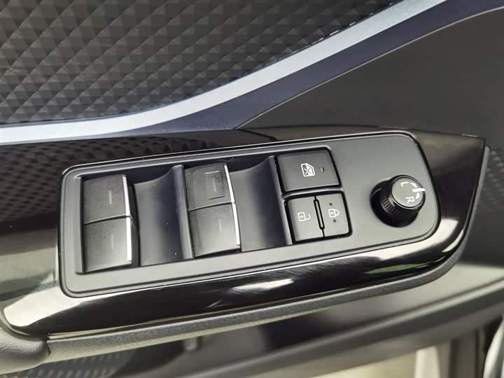 Toyota Izoa 2022 2022款 2.0L SPORT版