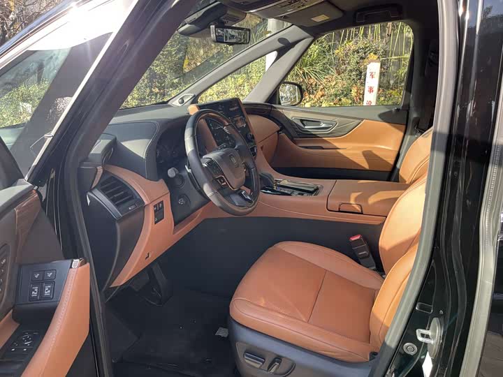 Toyota Vellfire 2024 2024款 皇冠 双擎 2.5L 至尊行政版