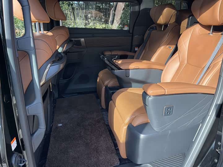 Toyota Vellfire 2024 2024款 皇冠 双擎 2.5L 至尊行政版