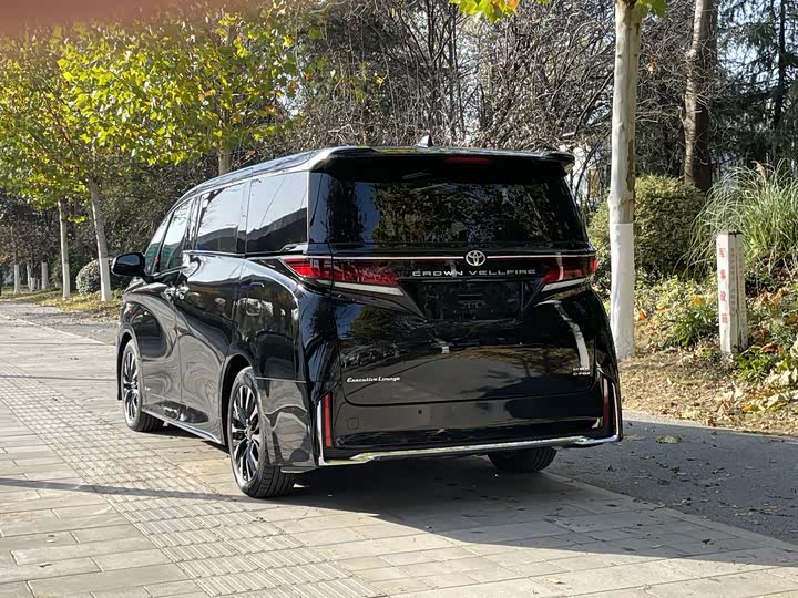 Toyota Vellfire 2024 2024款 皇冠 双擎 2.5L 至尊行政版