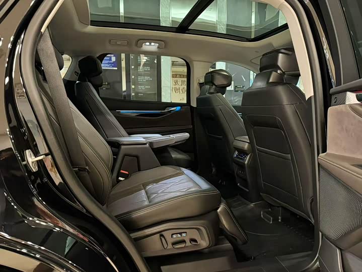 Ford Edge 2025 2025款 锐界L 2.0T EcoBoost E混动四驱七座至尊型