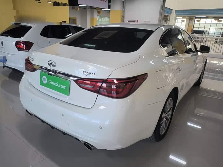 Infiniti Q50L 2018 2018款 2.0T 舒适版 国VI