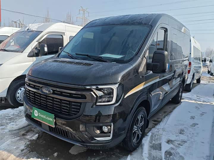 Ford Transit T8 2024 2024款 T8 2.3T柴油自动中轴中顶6座多功能版2/2/2