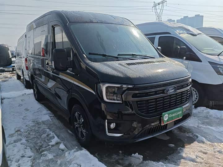 Ford Transit T8 2024 2024款 T8 2.3T柴油自动中轴中顶6座多功能版2/2/2