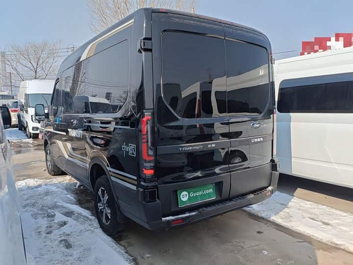 Ford Transit T8 2024 2024款 T8 2.3T柴油自动中轴中顶6座多功能版2/2/2