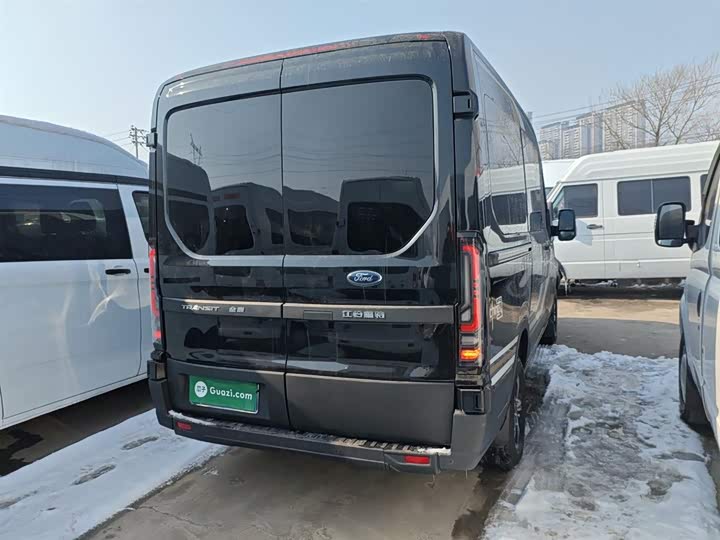 Ford Transit T8 2024 2024款 T8 2.3T柴油自动中轴中顶6座多功能版2/2/2