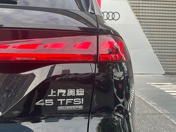 Audi Q6 2024 2024款 45 TFSI quattro 齐云型 羽林套装 6座