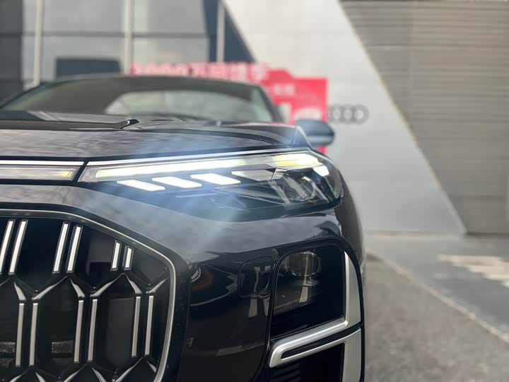 Audi Q6 2024 2024款 45 TFSI quattro 齐云型 羽林套装 6座
