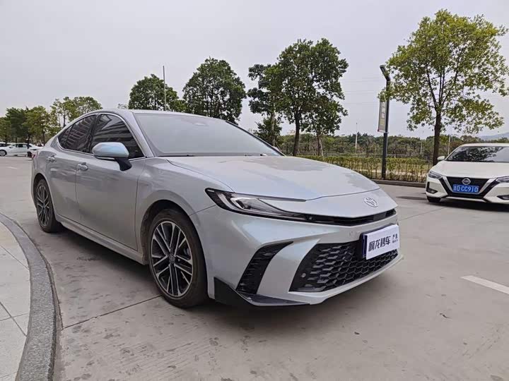 Toyota Camry 2026 2026款 双擎 2.0HSE 运动Lite版