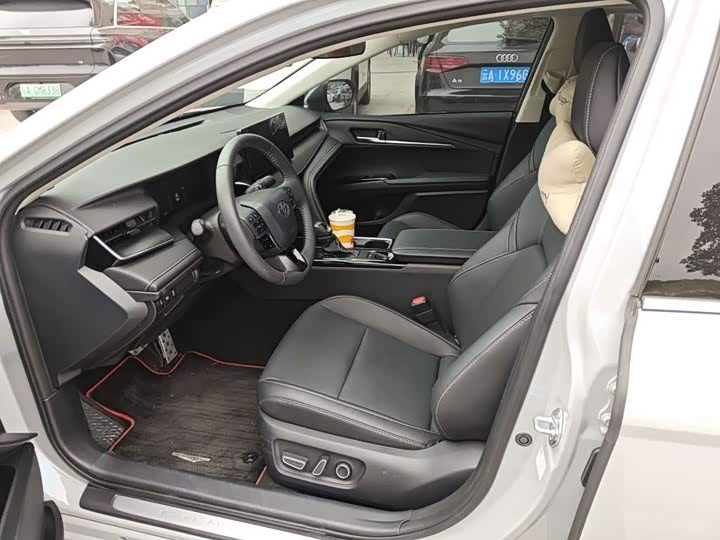 Toyota Camry 2026 2026款 双擎 2.0HSE 运动Lite版