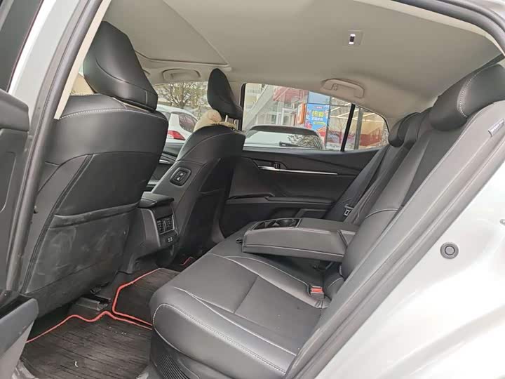 Toyota Camry 2026 2026款 双擎 2.0HSE 运动Lite版