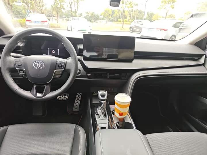 Toyota Camry 2026 2026款 双擎 2.0HSE 运动Lite版