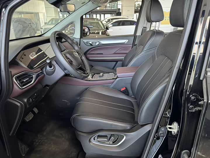 GAC Trumpchi M6 2023 2023款 PRO 270T DCT豪华版