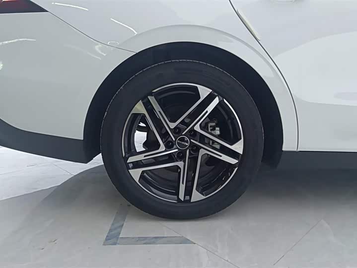 Roewe D7 2023 2023款 DMH 125km 卓越版