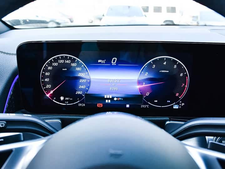 Mercedes-Benz GLB-Class 2025 2025款 GLB 220 时尚型