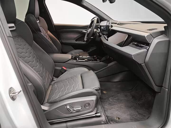 Audi Q6L e-tron 2026 2026款 首发领航版