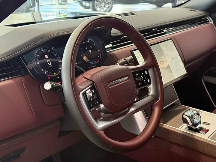 Land Rover Range Rover 2025 2025款 3.0 L6 400PS 创世加长版